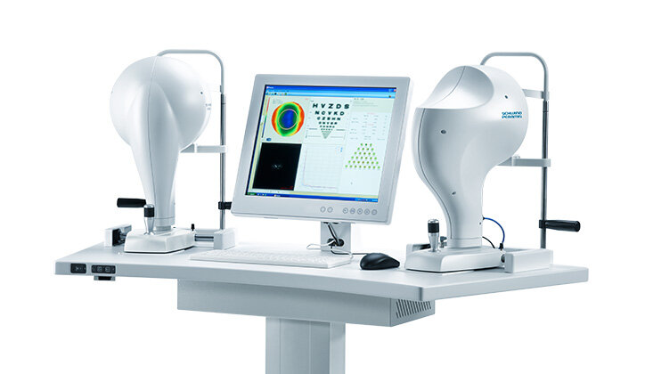 Diagnostic device Combi Wavefront Analyzer with results screen on white background