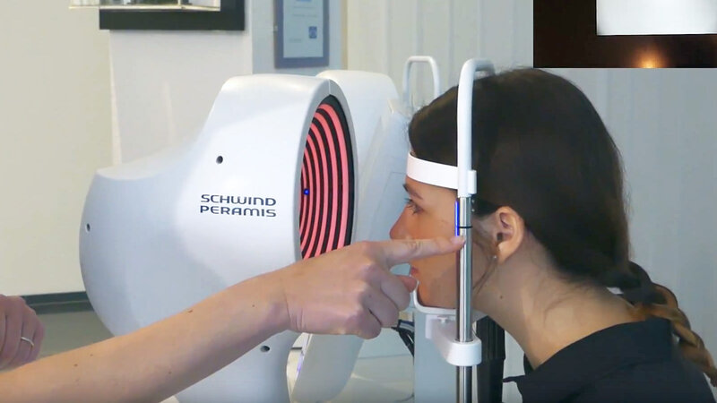 Trainings-participant sitting infront of an visual gauge