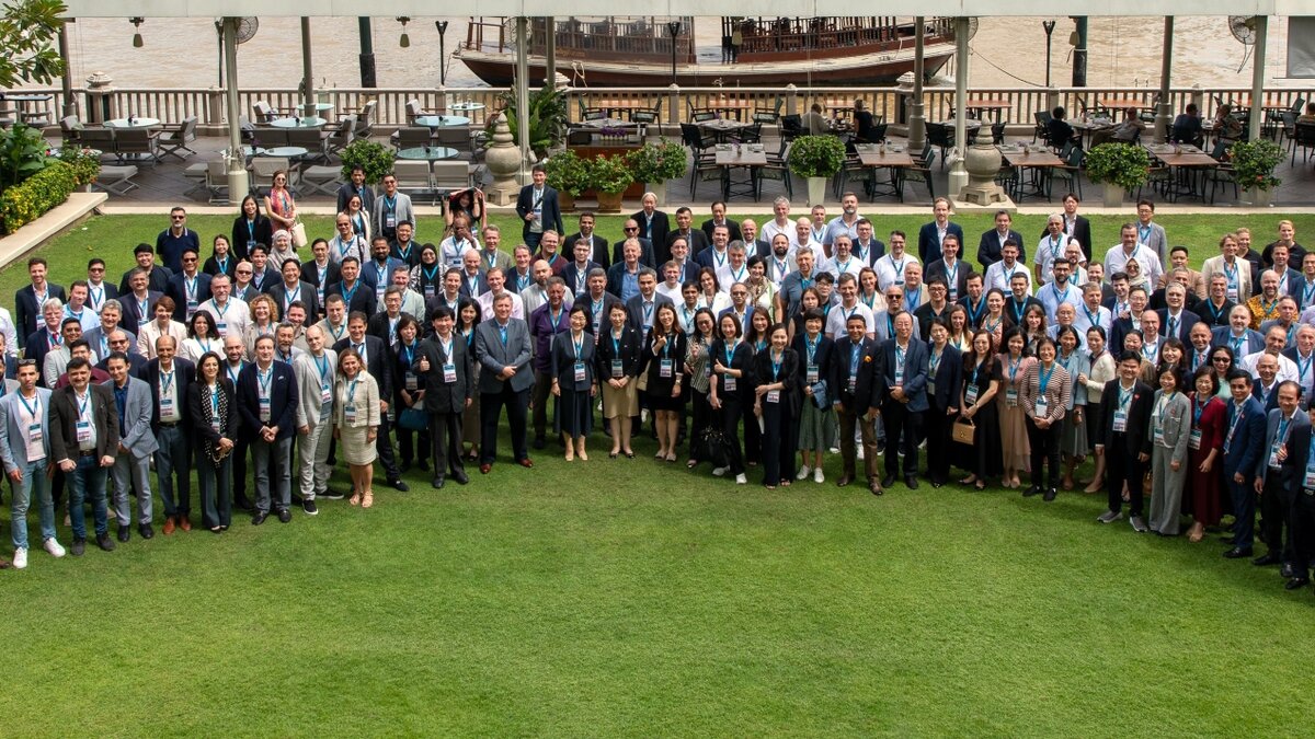Gruppenfoto beim SCHWIND User Meeting in Bangkok 2025